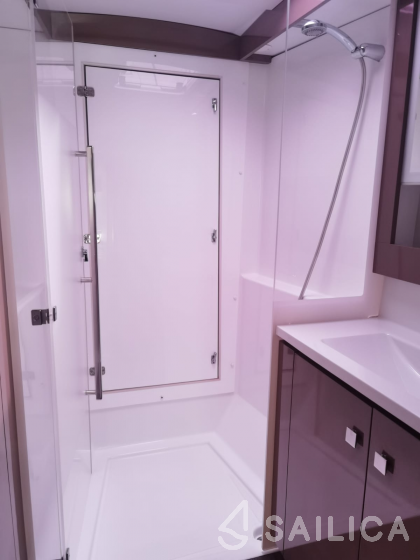 Lucia 40 - Yacht Charter Sailica