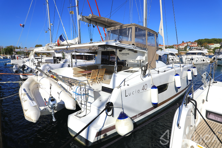 Lucia 40 - Yacht Charter Sailica