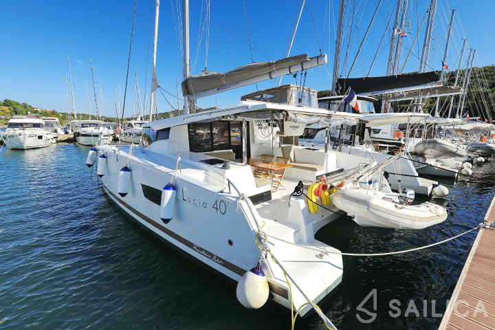 Lucia 40 - Yacht Charter Sailica