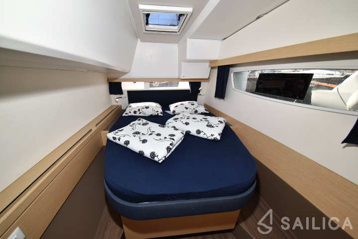 Lucia 40 - Yacht Charter Sailica
