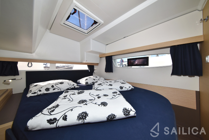 Lucia 40 - Yacht Charter Sailica