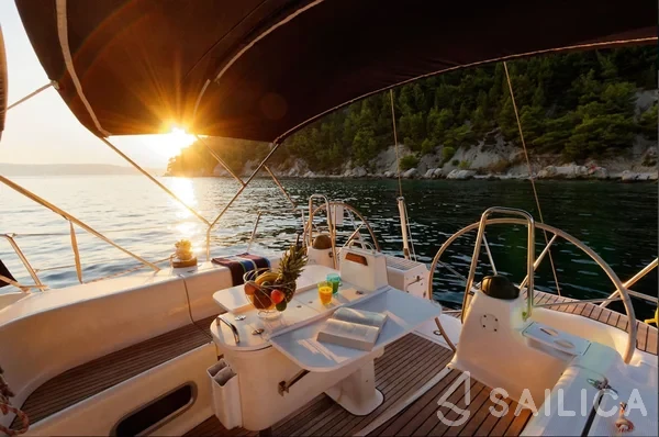 Bavaria 44 - Yacht Charter Sailica