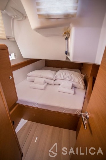 Sun Odyssey 519 - Yacht Charter Sailica