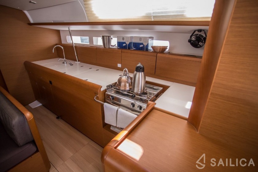 Sun Odyssey 519 - Yacht Charter Sailica