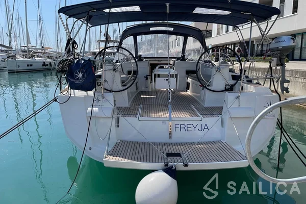 Sun Odyssey 519 - Yacht Charter Sailica