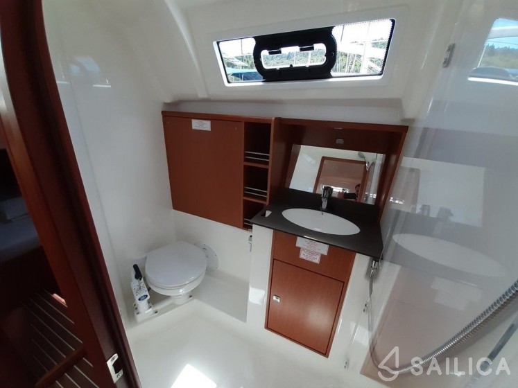 Bavaria 41 Cruiser - Yacht Charter Sailica