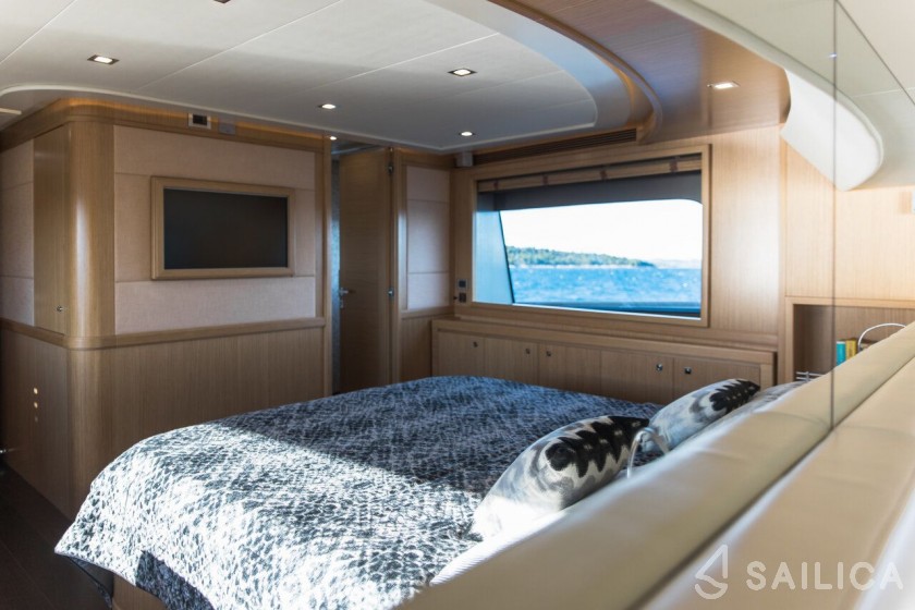 Ferretti 26 M Navetta - Yacht Charter Sailica