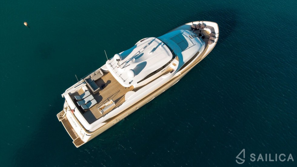 Ferretti 26 M Navetta - Yacht Charter Sailica