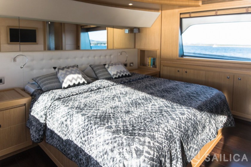 Ferretti 26 M Navetta - Yacht Charter Sailica