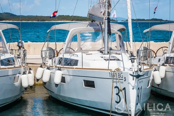 Oceanis 38.1 - Yacht Charter Sailica