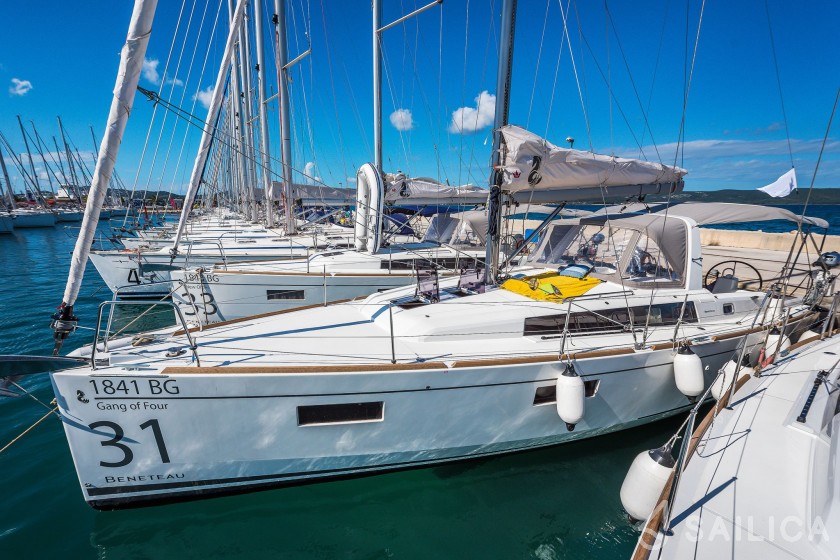 Oceanis 38.1 - Yacht Charter Sailica