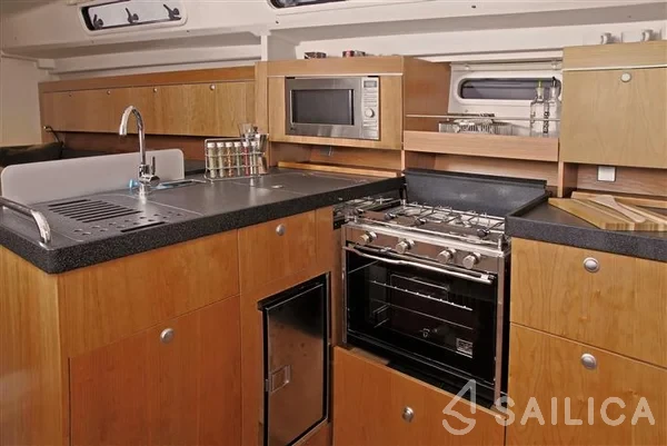 Hanse 415 - Yacht Charter Sailica