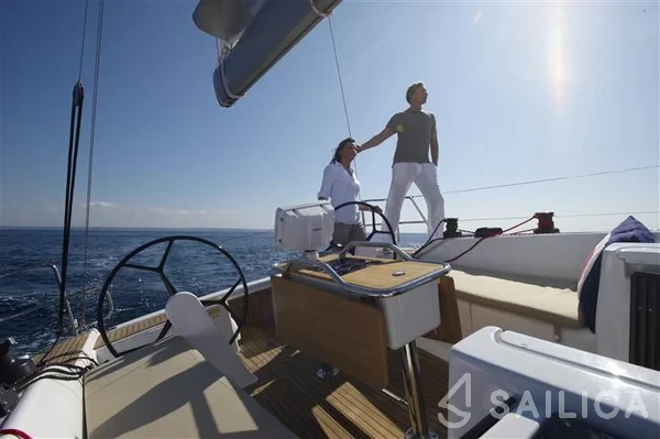 Hanse 415 - Yacht Charter Sailica