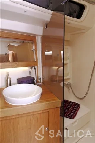 Hanse 415 - Yacht Charter Sailica