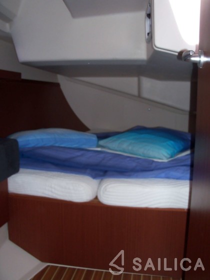 Hanse 415 - Yacht Charter Sailica