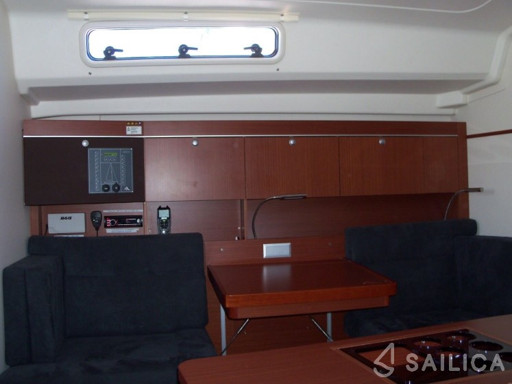 Hanse 415 - Yacht Charter Sailica