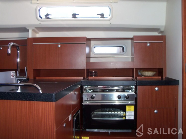 Hanse 415 - Yacht Charter Sailica