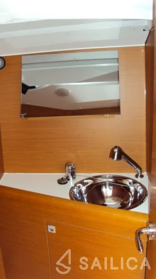 Sun Odyssey 349 - Yacht Charter Sailica