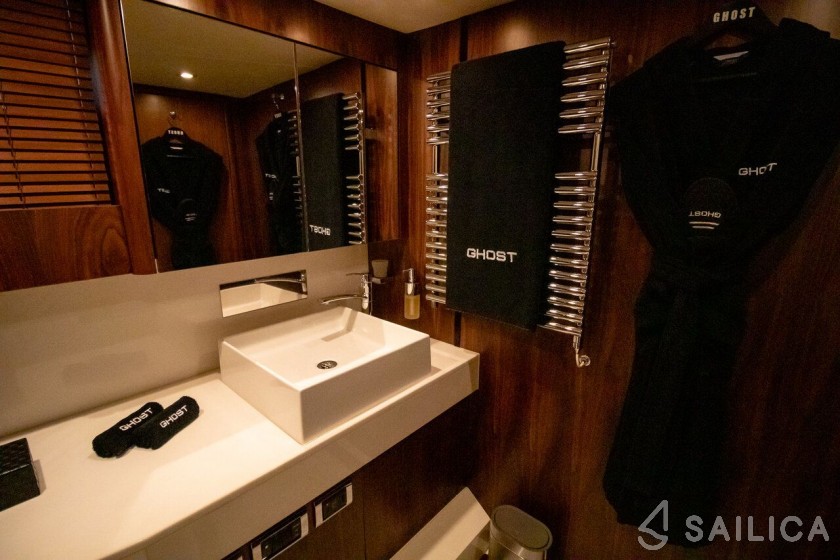 Sunseeker Predator 72 - Yacht Charter Sailica