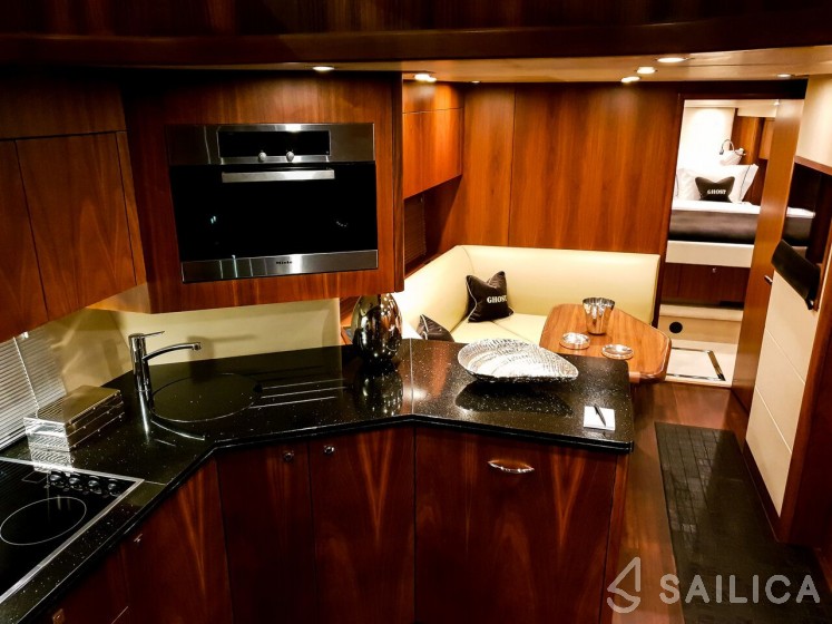 Sunseeker Predator 72 - Yacht Charter Sailica