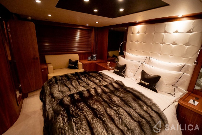 Sunseeker Predator 72 - Yacht Charter Sailica