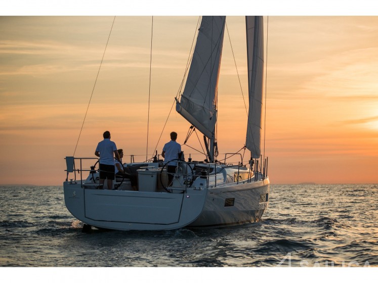 Oceanis 40.1 - Yacht Charter Sailica