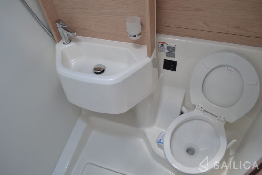 Oceanis 51.1 - Yacht Charter Sailica