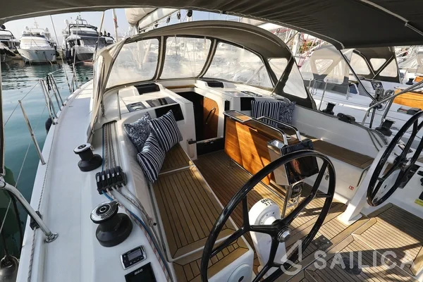 Hanse 415 - Yacht Charter Sailica