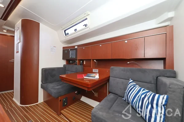 Hanse 415 - Yacht Charter Sailica