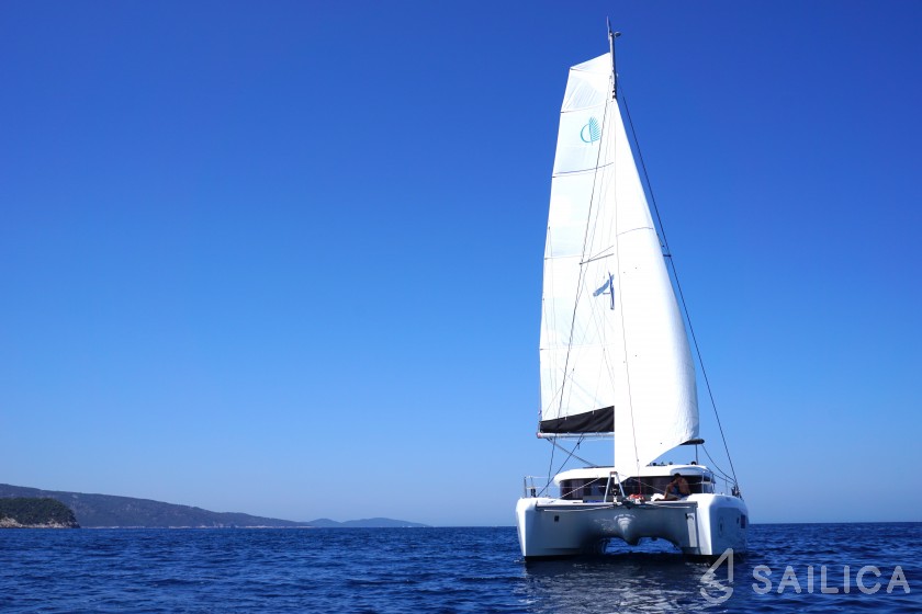 Lagoon 42 - Yacht Charter Sailica