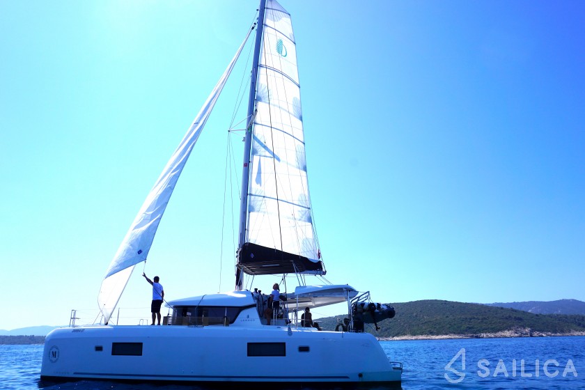Lagoon 42 - Yacht Charter Sailica