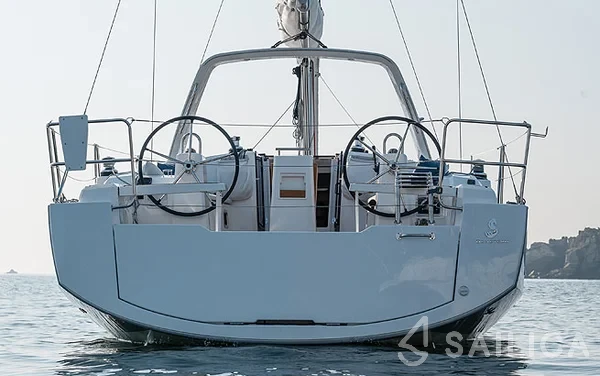 Oceanis 38 - Yacht Charter Sailica