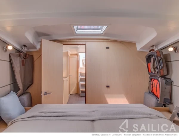 Oceanis 38 - Yacht Charter Sailica