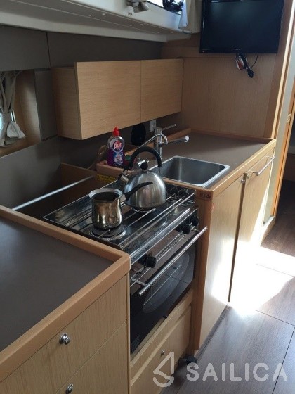 Oceanis 38 - Yacht Charter Sailica