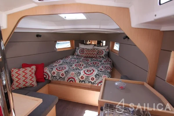 Oceanis 38 - Yacht Charter Sailica