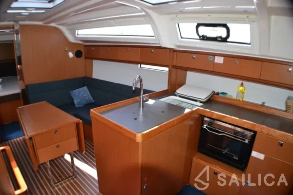 Bavaria 37 Cruiser - Yacht Charter Sailica