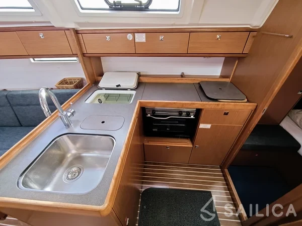 Bavaria 37 Cruiser - Yacht Charter Sailica