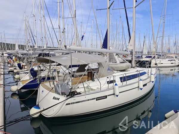 Bavaria 37 Cruiser - Yacht Charter Sailica