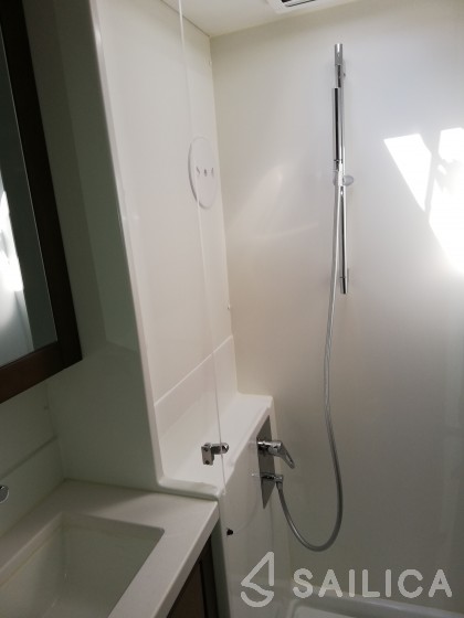 Lagoon 450 S - 4 + 2 cab. - Yacht Charter Sailica