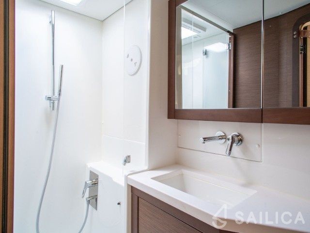 Lagoon 450 S - 4 + 2 cab. - Yacht Charter Sailica