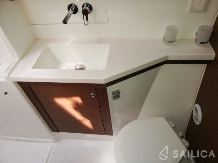 Lagoon 450 S - 4 + 2 cab. - Yacht Charter Sailica