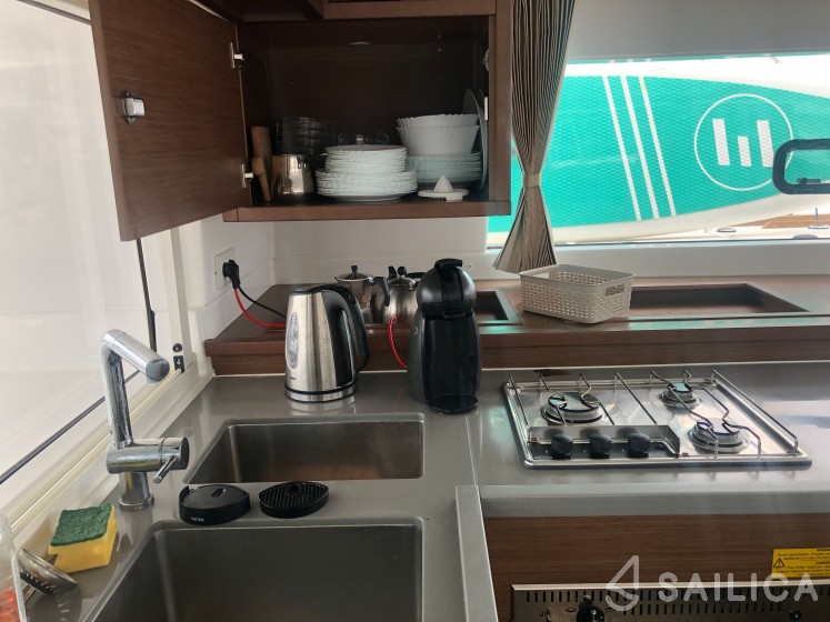 Lagoon 450 S - 4 + 2 cab. - Yacht Charter Sailica