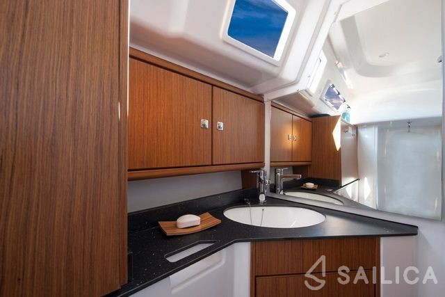 Bavaria 33 Cruiser - Yacht Charter Sailica