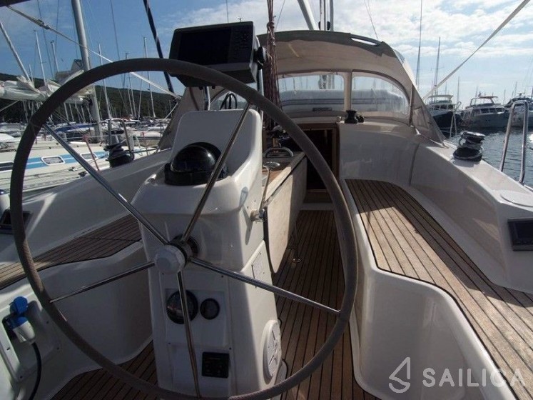 Bavaria 33 Cruiser - Yacht Charter Sailica