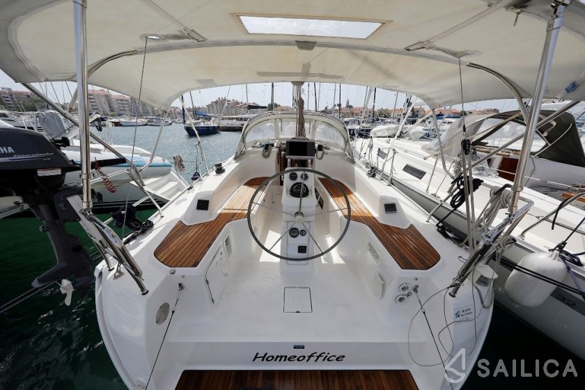 Bavaria 33 Cruiser - Yacht Charter Sailica