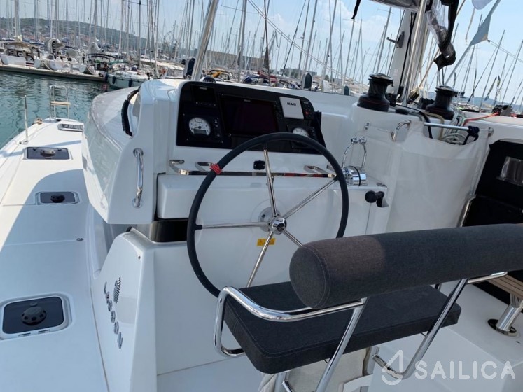 Lagoon 42 - Yacht Charter Sailica