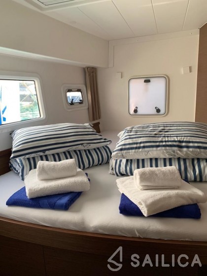 Lagoon 42 - Yacht Charter Sailica
