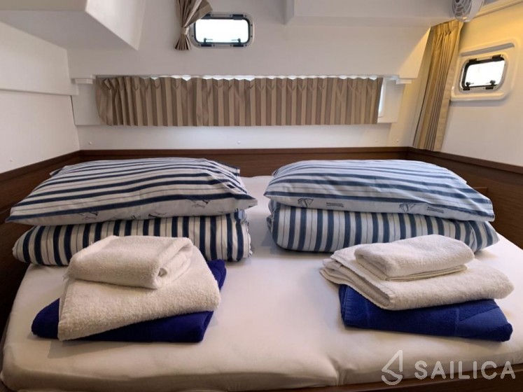 Lagoon 42 - Yacht Charter Sailica