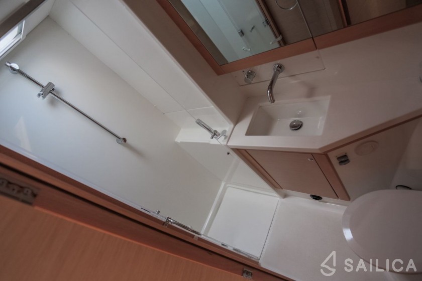 Lagoon 450  Flybridge - Yacht Charter Sailica