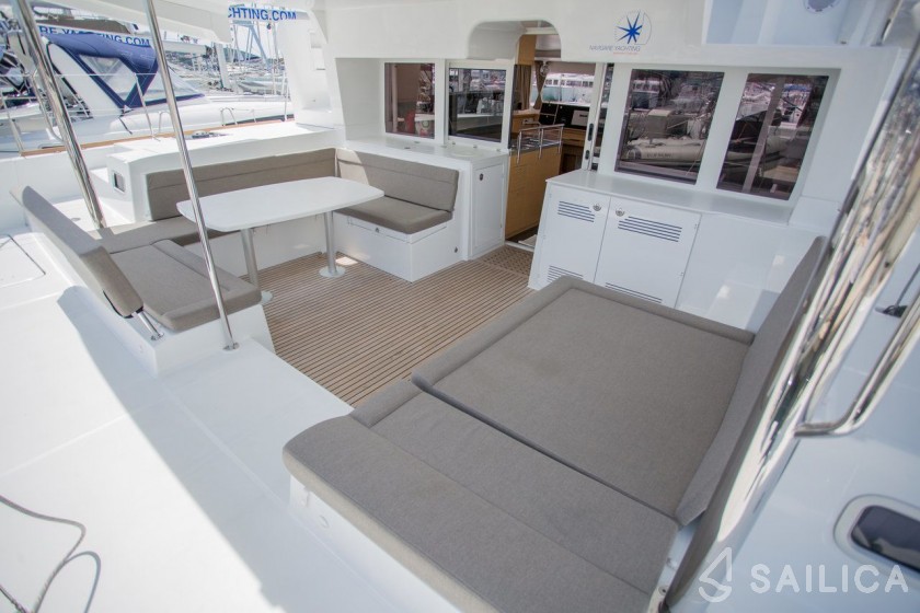 Lagoon 450  Flybridge - Yacht Charter Sailica